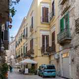 Per raggiungerla ci incamminiamo su strada Palazzo di Citt� e, superati palazzo D�Amelj e palazzo Tanzi... 
